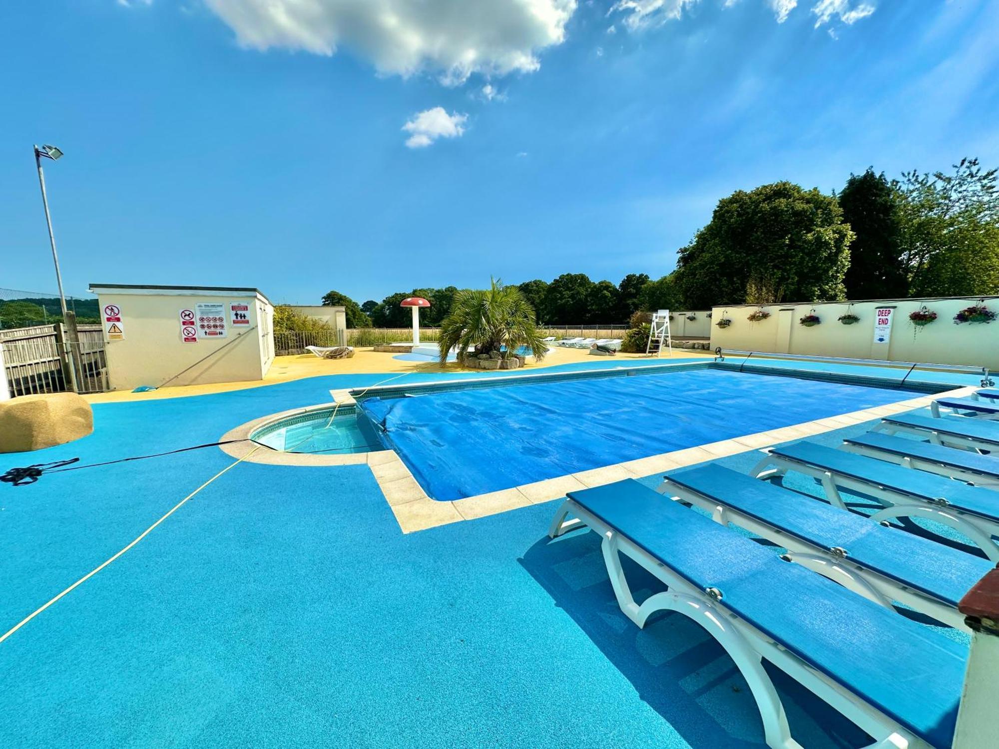 272 Wilksworth Caravan Park - Two Bedroom - Pool Access Вімборн-Мінстер Екстер'єр фото