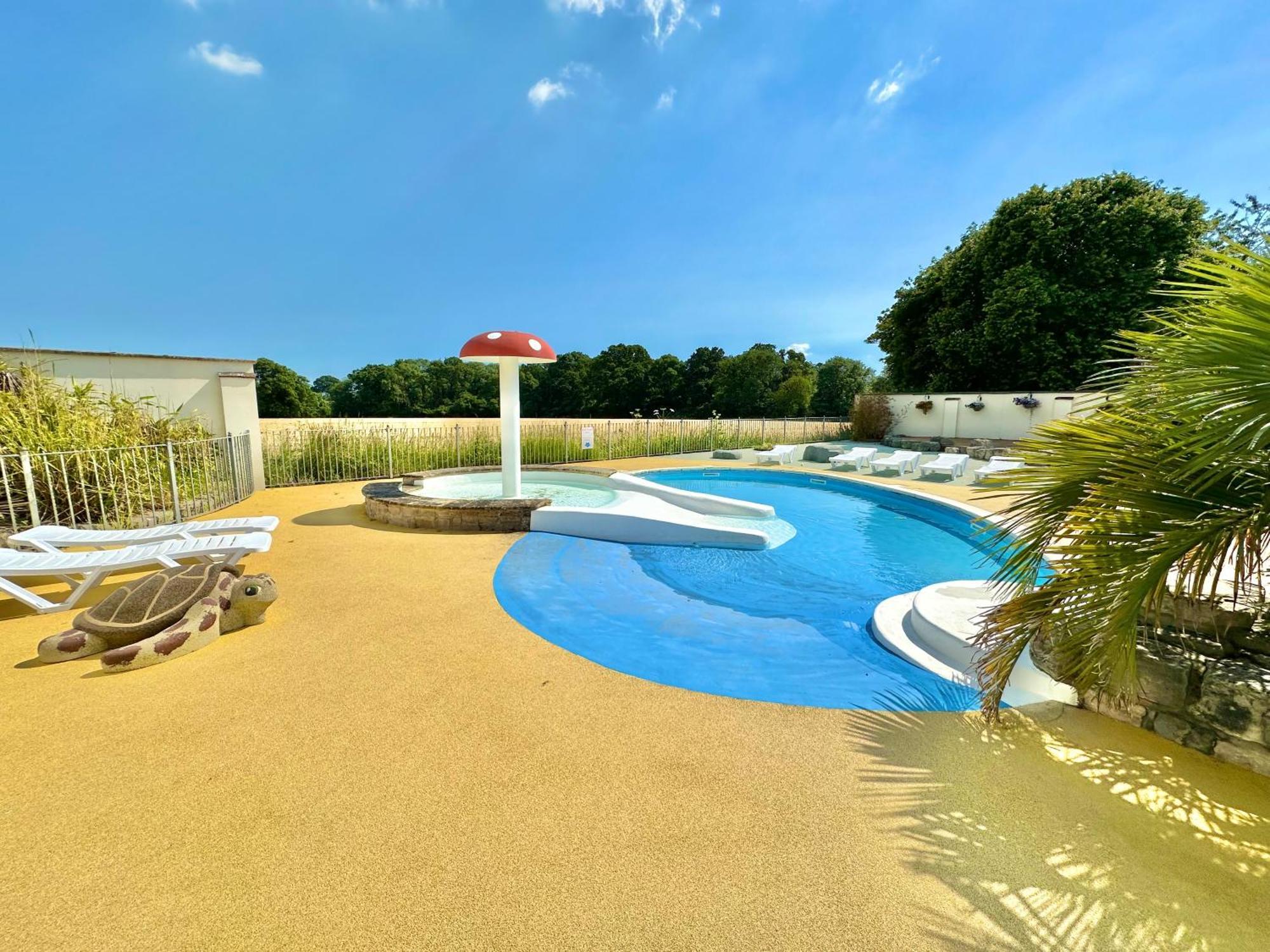 272 Wilksworth Caravan Park - Two Bedroom - Pool Access Вімборн-Мінстер Екстер'єр фото